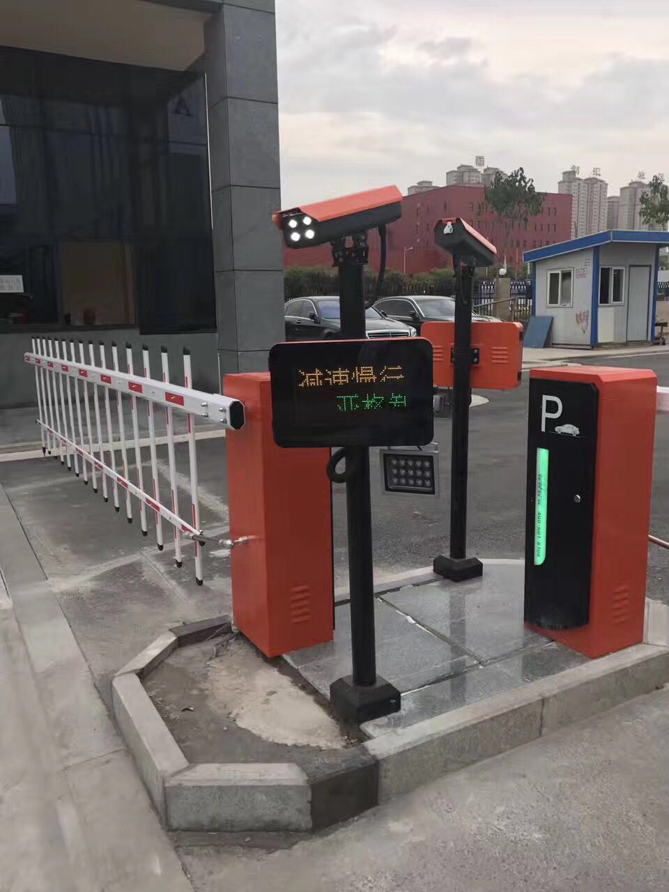 停車(chē)場(chǎng)車(chē)牌自動(dòng)識(shí)別系統(tǒng)